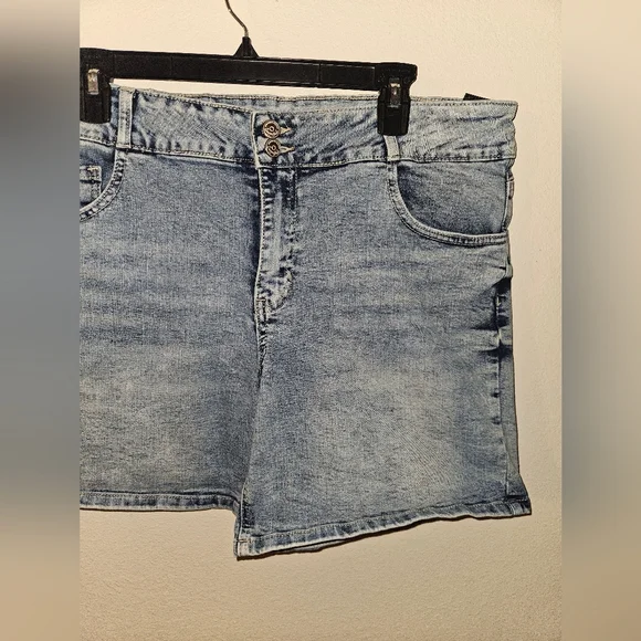 Copper Flash Womans Mid Rise Jean Shorts Size 16 - Picture 2 of 15